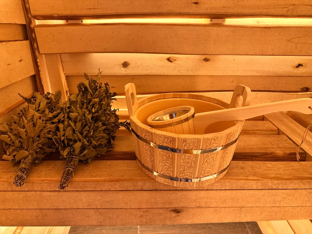 Охотничий домик у пруда