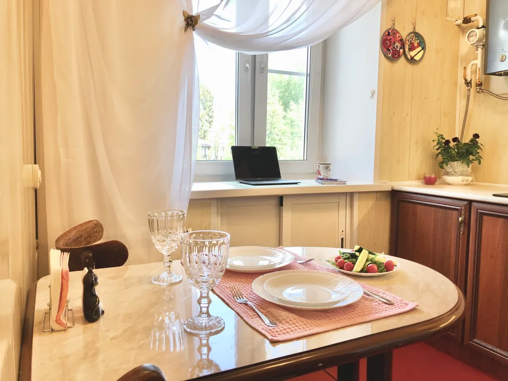 Остановись в самом центре