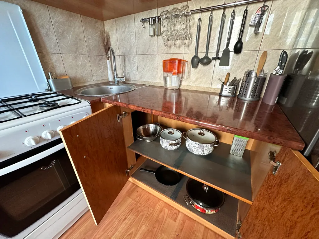 Чистота и уют возле НПИ, НГМА, Ледового, Космоса и М4