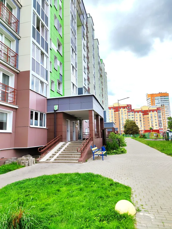 Центр новый дом, большая парковка