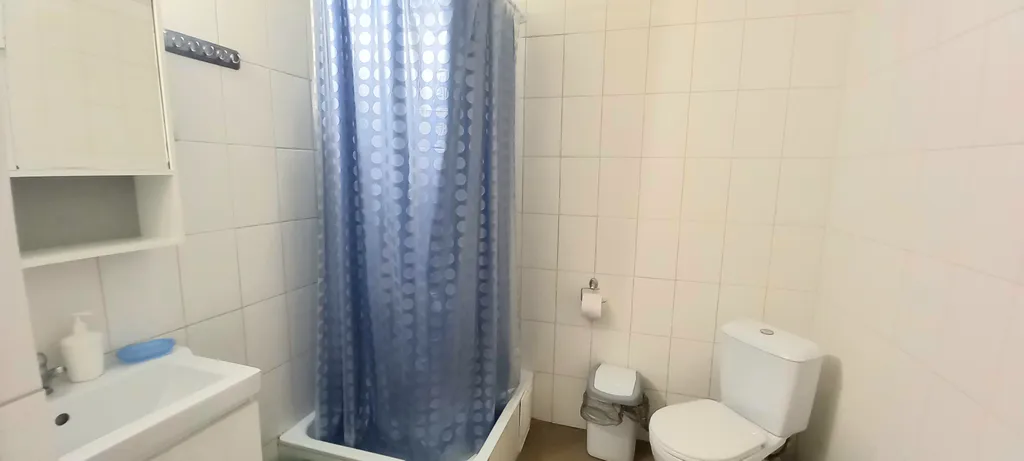 Комната с кухонным уголком  и балконом