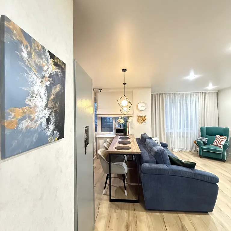 Уютнaя, солнечная квaртира в новoм домe, рядом с ФОК