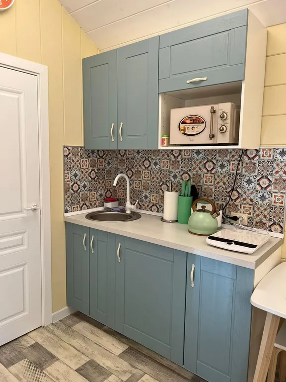 Желтый домик в лесу на Живописной улице