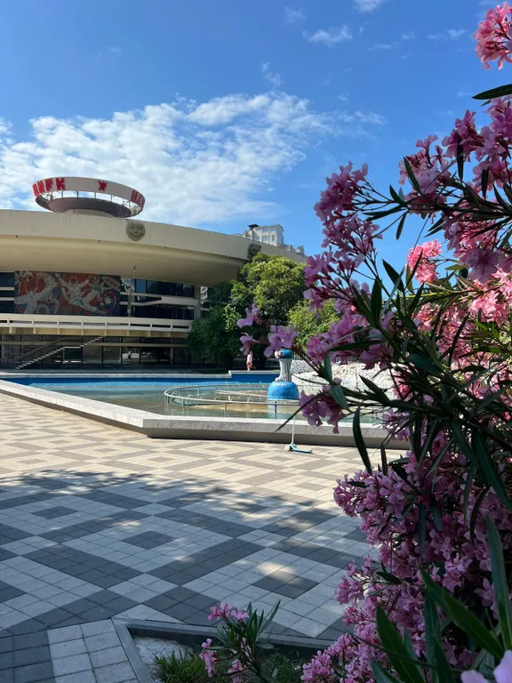 Дизайнерские апартаменты с видом на парк Дендрарий в центре