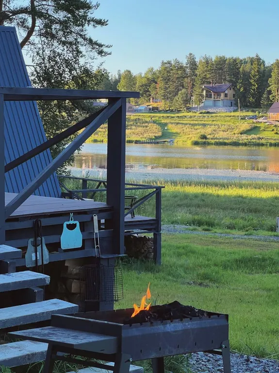 Дом с видом на озеро рядом с Ладожскими шхерами