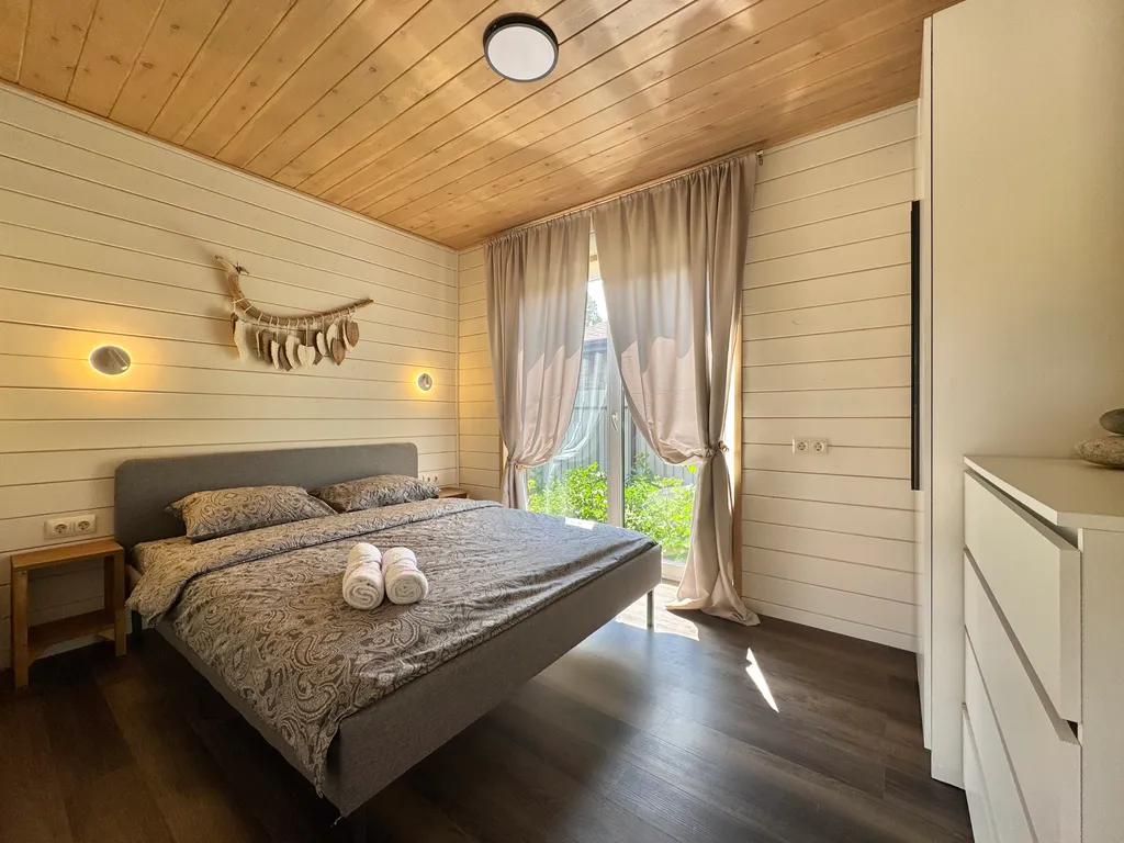 Дом в эко стиле с мангалом и видом на лес