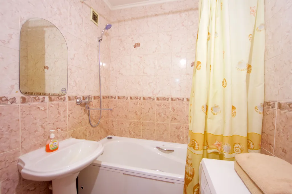 Большая двухкомнатная квартира напротив Планеты