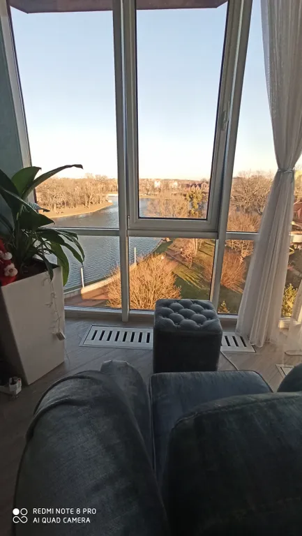 Квартира у озера