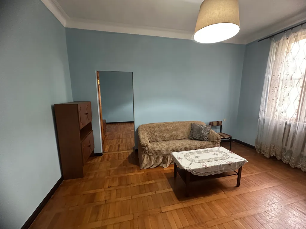 Идеально для большой компании: 105 м², высокие потолки и 360м до пляжа