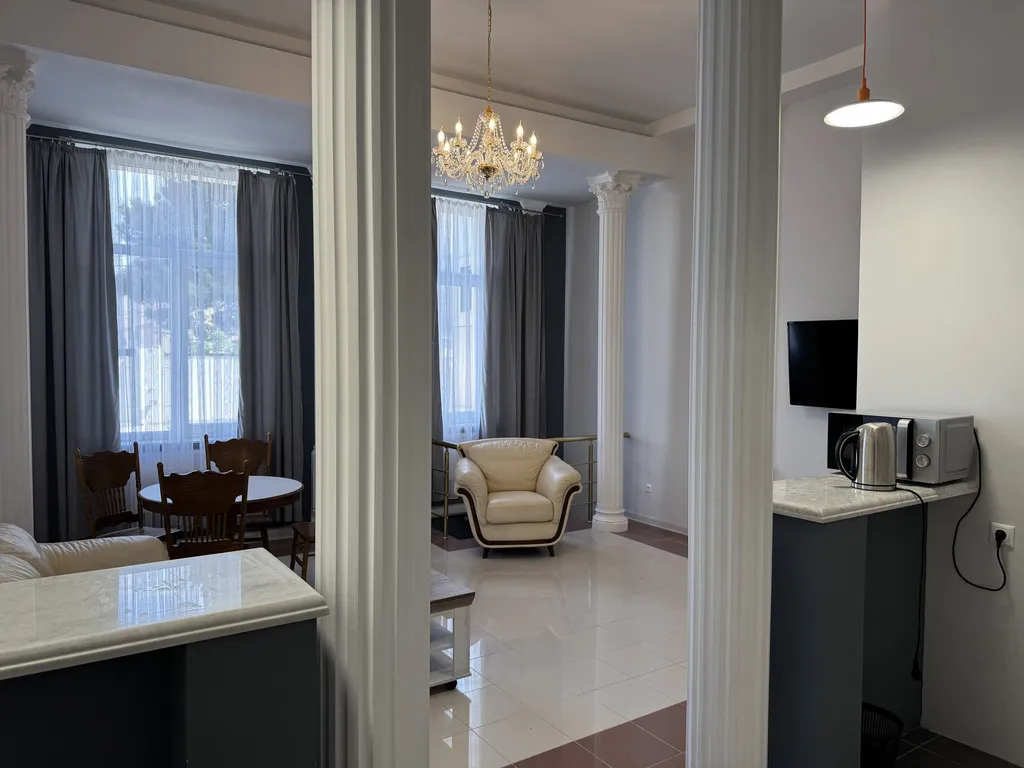 1-й этаж под ключ в центре - 15 мин до центрального пляжа