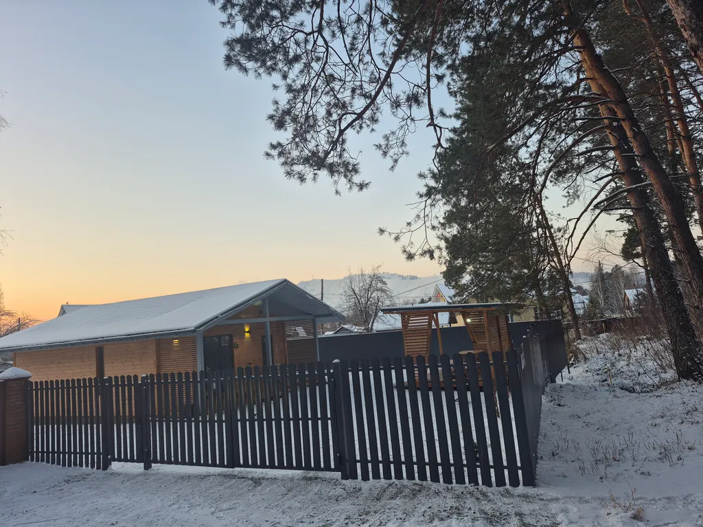 Гостевой дом в сосновом лесу в 15 минутах от курорта Манжерок