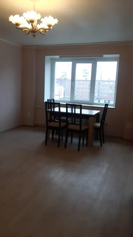 Просторная двухкомнатная квартира в ретро-стиле в центре города