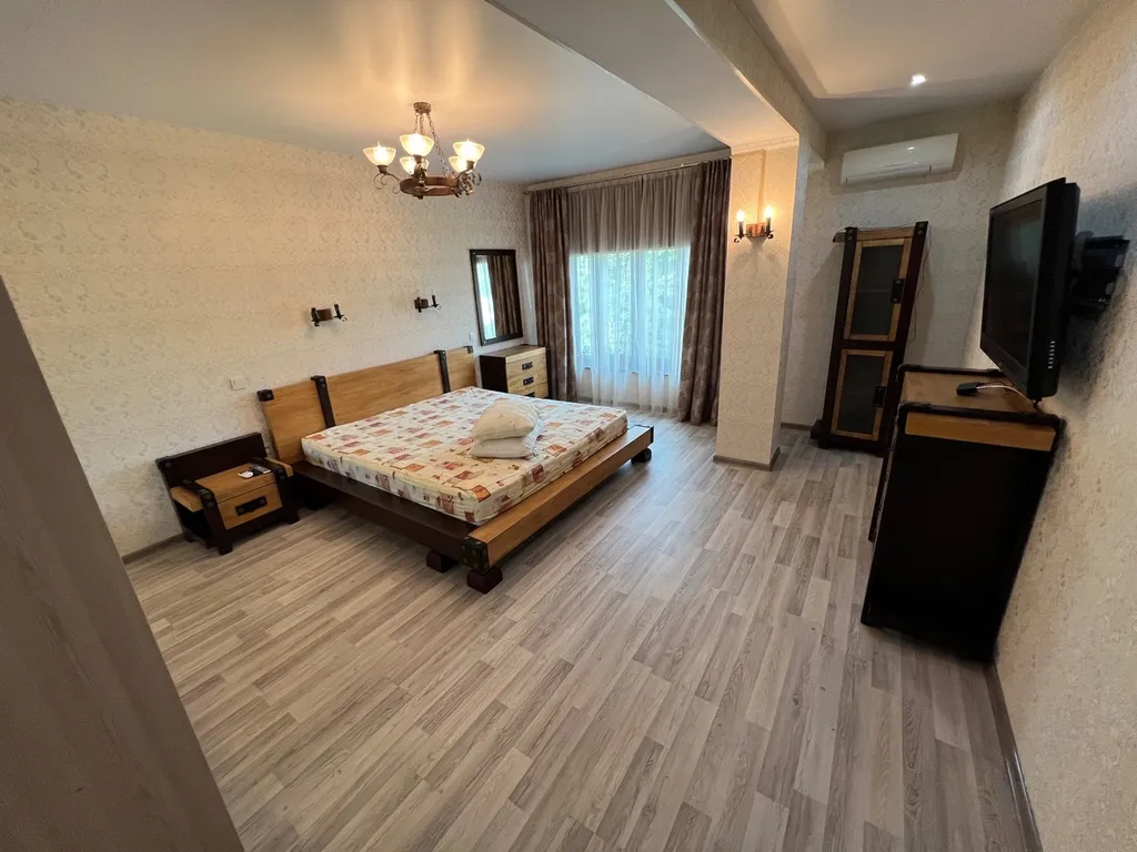 Четырёхкомнатный дом класса люкс в тихом центре