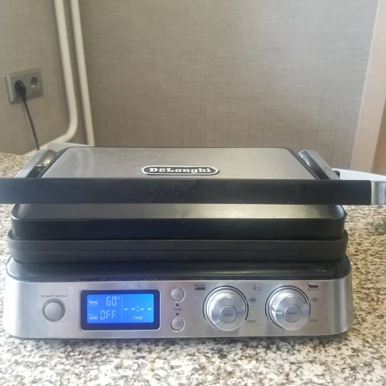 Квартира комфорт, бизнес класса возле метро Парнас