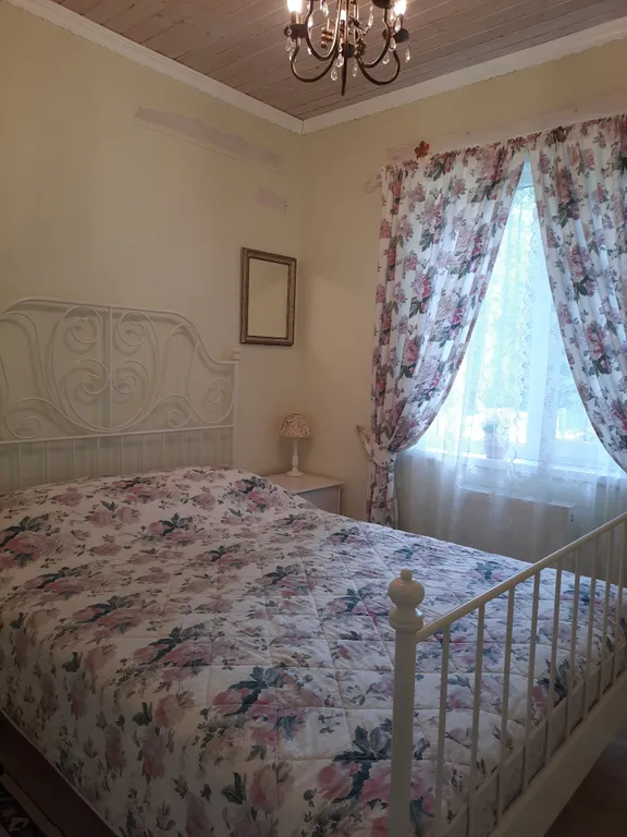 Милый домик в стиле прованс с камином, горячей купелью, баней, бассейном