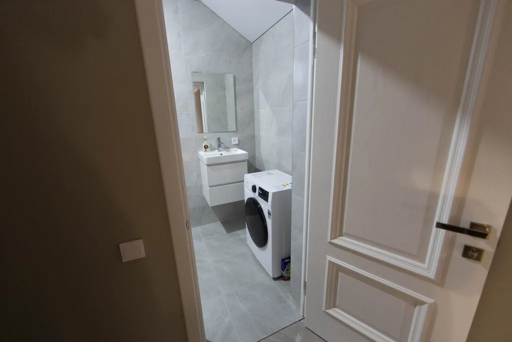 Просторный двухэтажный коттедж на берегу городского пляжа