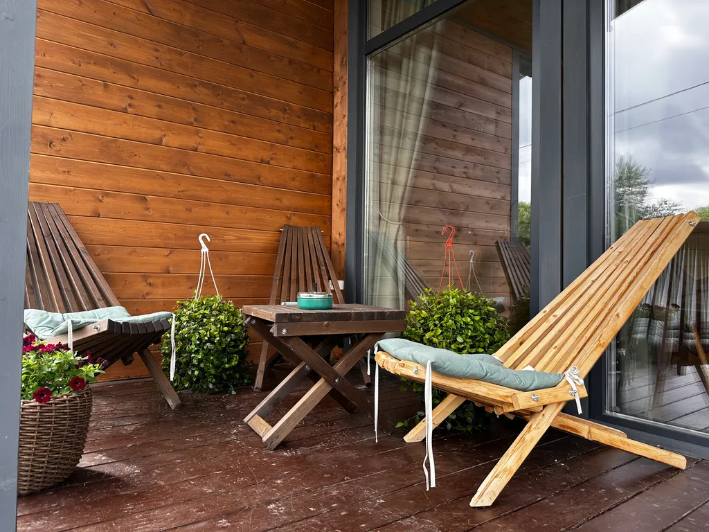 Уютный современный дом рядом с озером