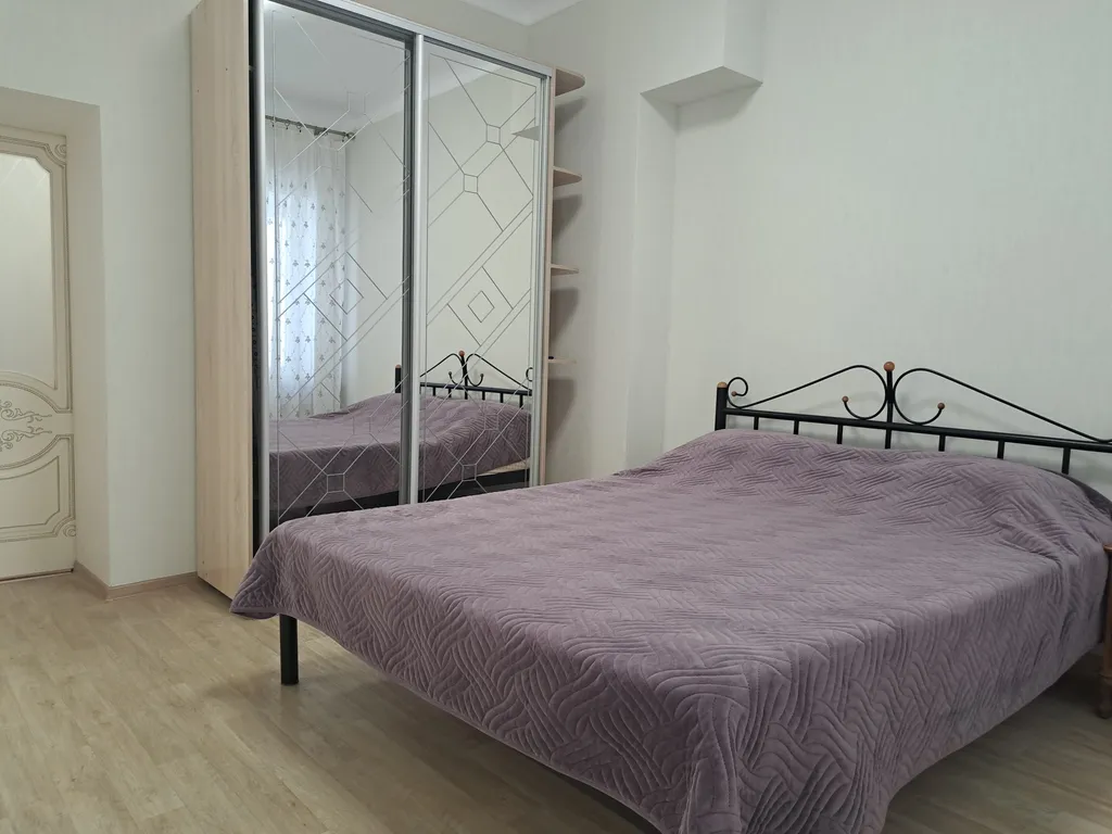 Двухкомнаткая квартира на второй линии от набережной