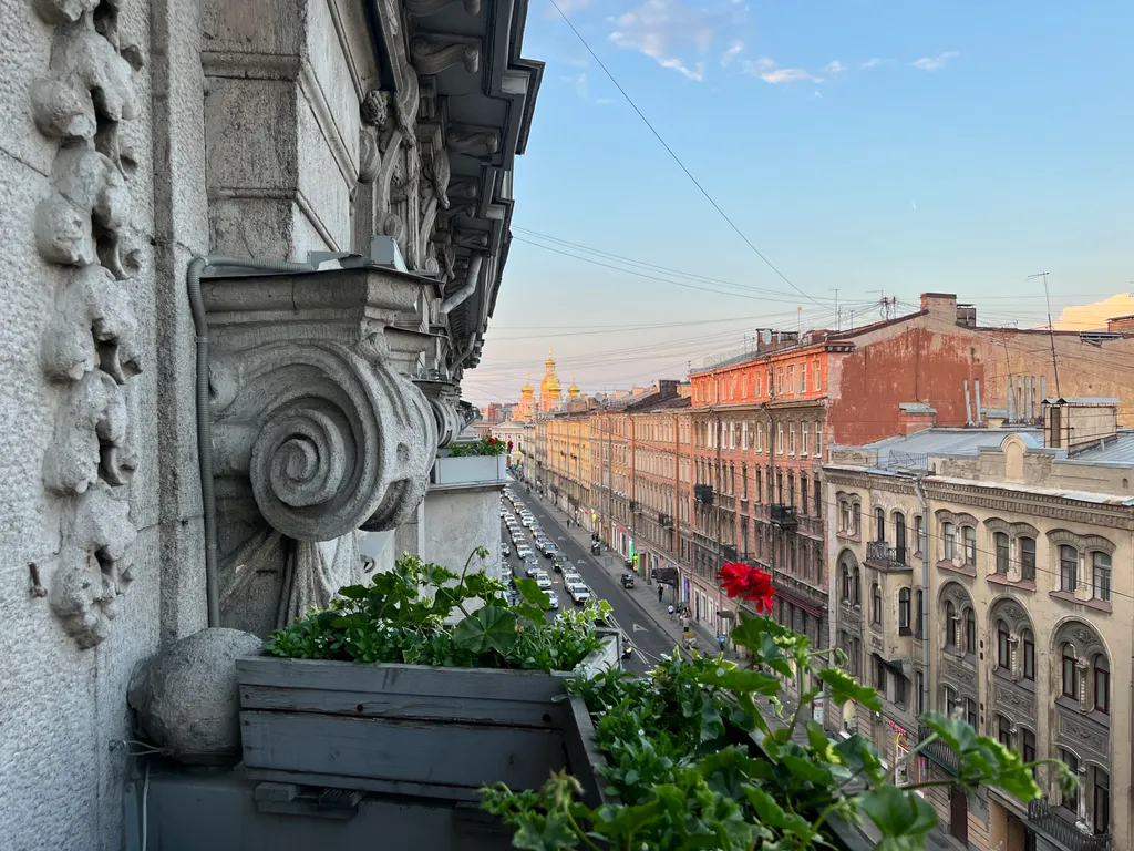 Угловая квартира под башней на пяти углах