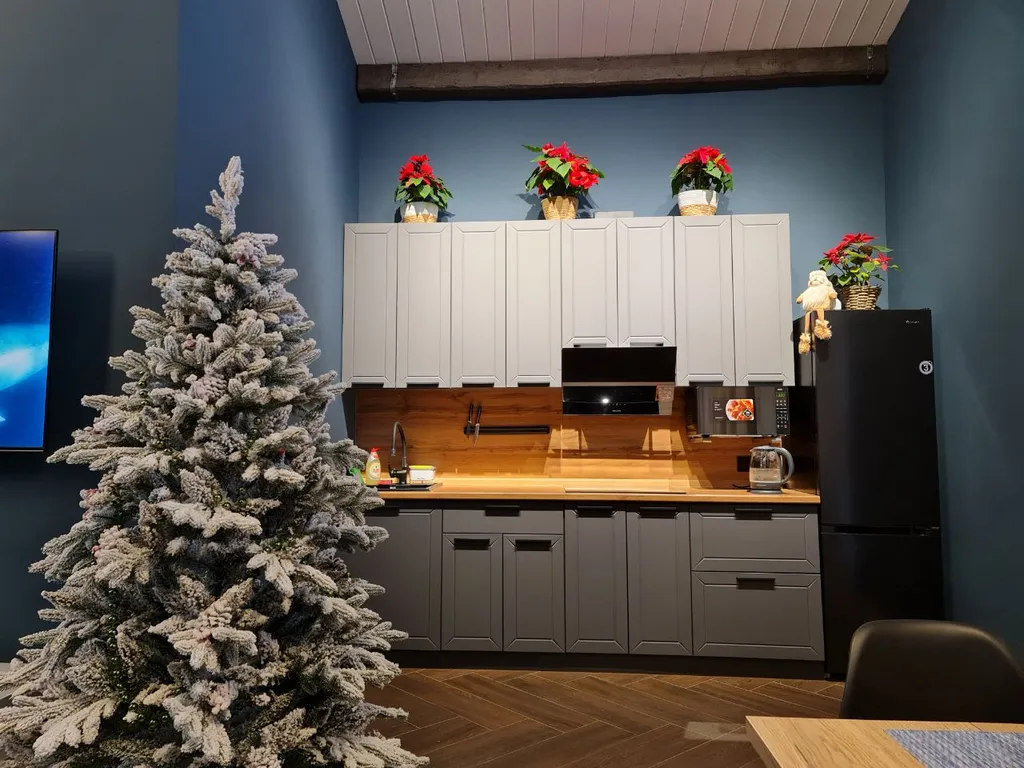 Уютный загородный дом с панорамным окнами