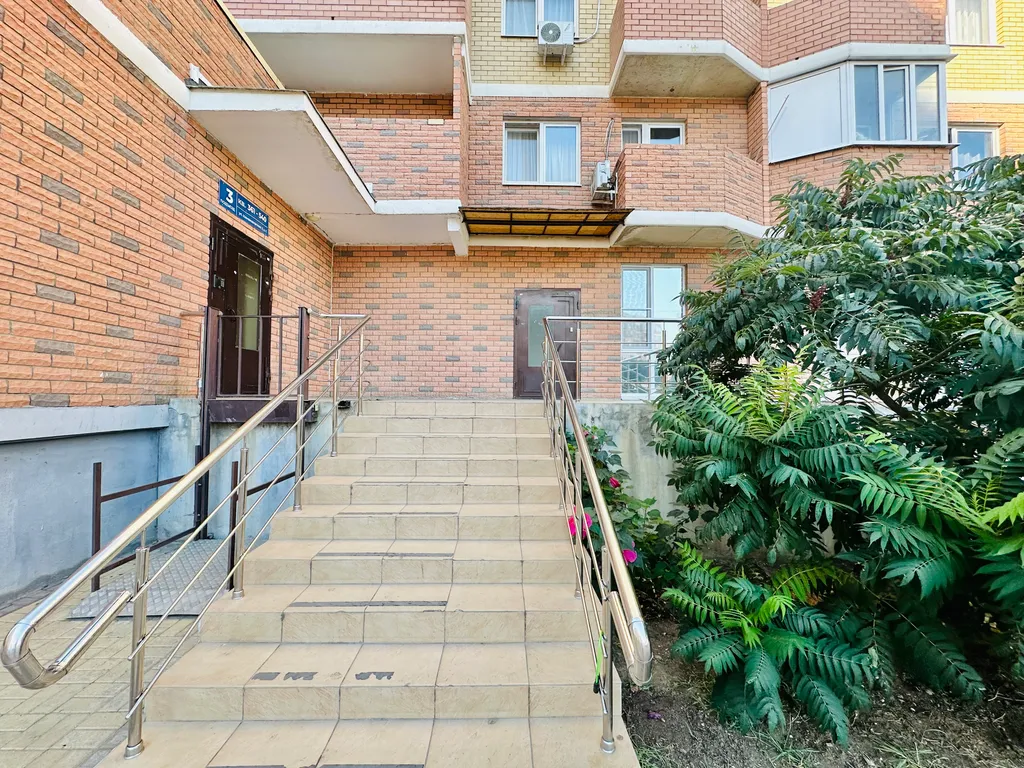 Пингвин в гараже