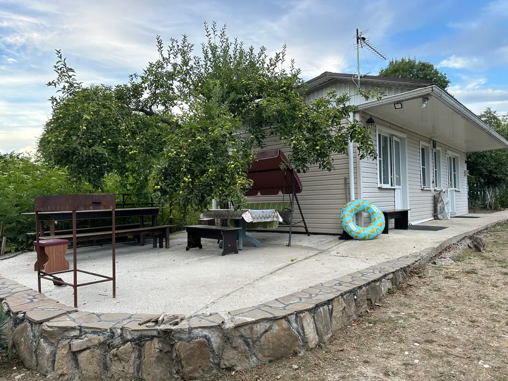 Половина дома недалеко от моря