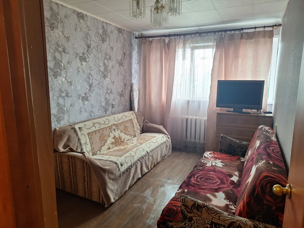 Квартира Трёхкомнатная квартира в удобном месте, рядом вокзал и автостанция — Тихвин