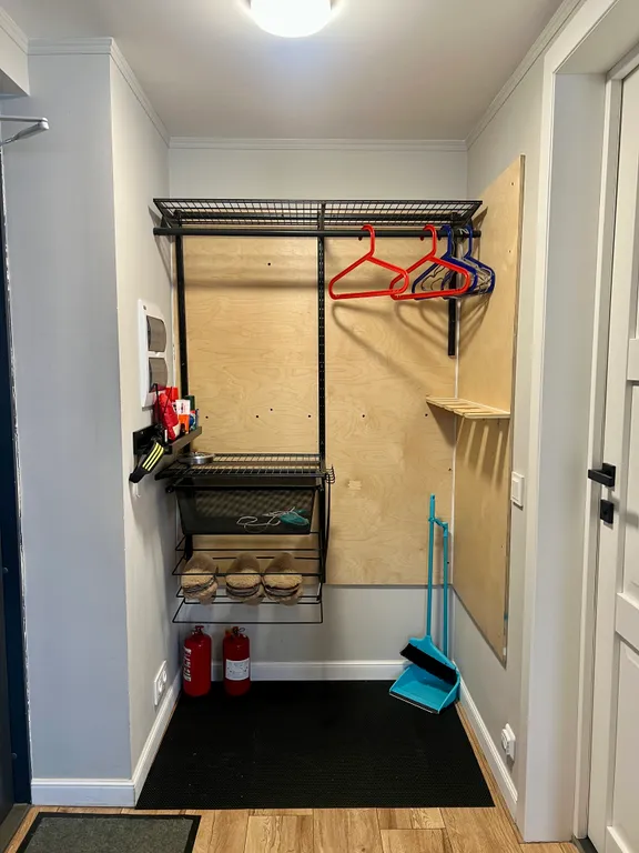 Зеленый домик в поле