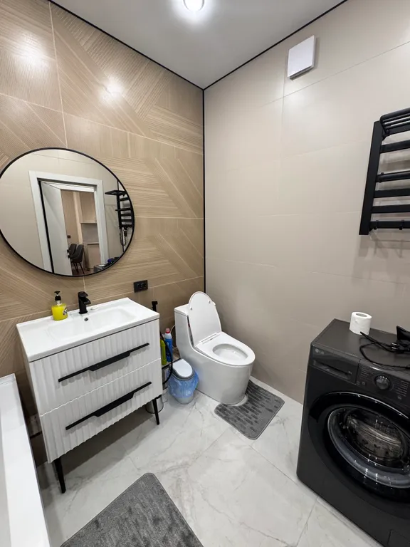 Новая квартира в центре города с видом на горы