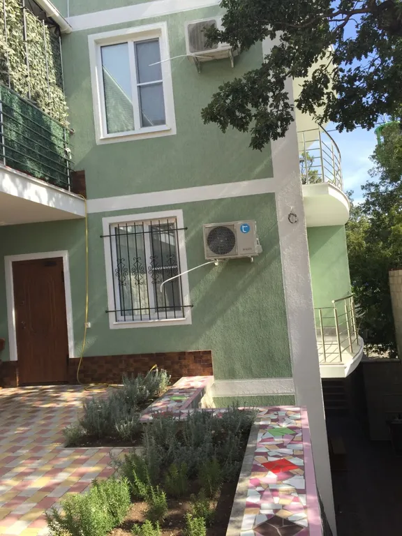 Уютный номер со своим двориком и балконом до 6 человек