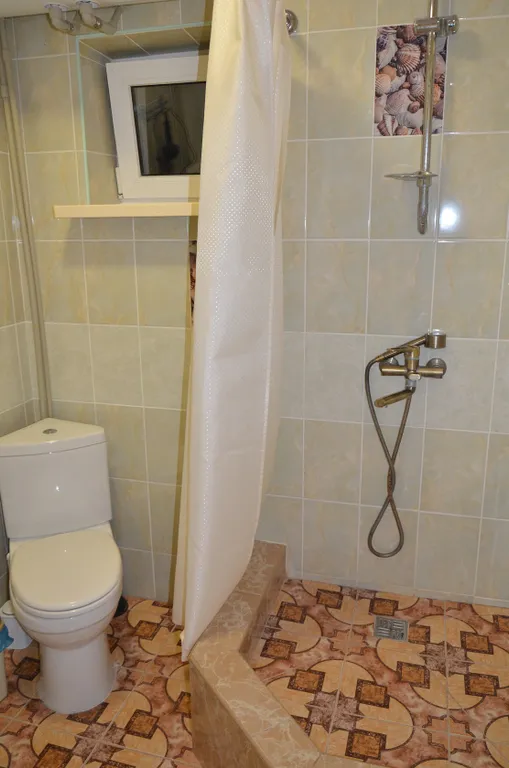 Пол дома с отдельным входом и двором