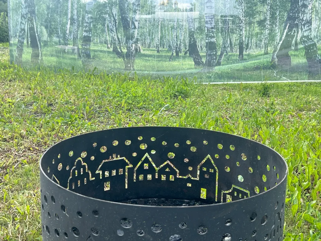 Новый уютный дом с отдельной территорией в центре города.