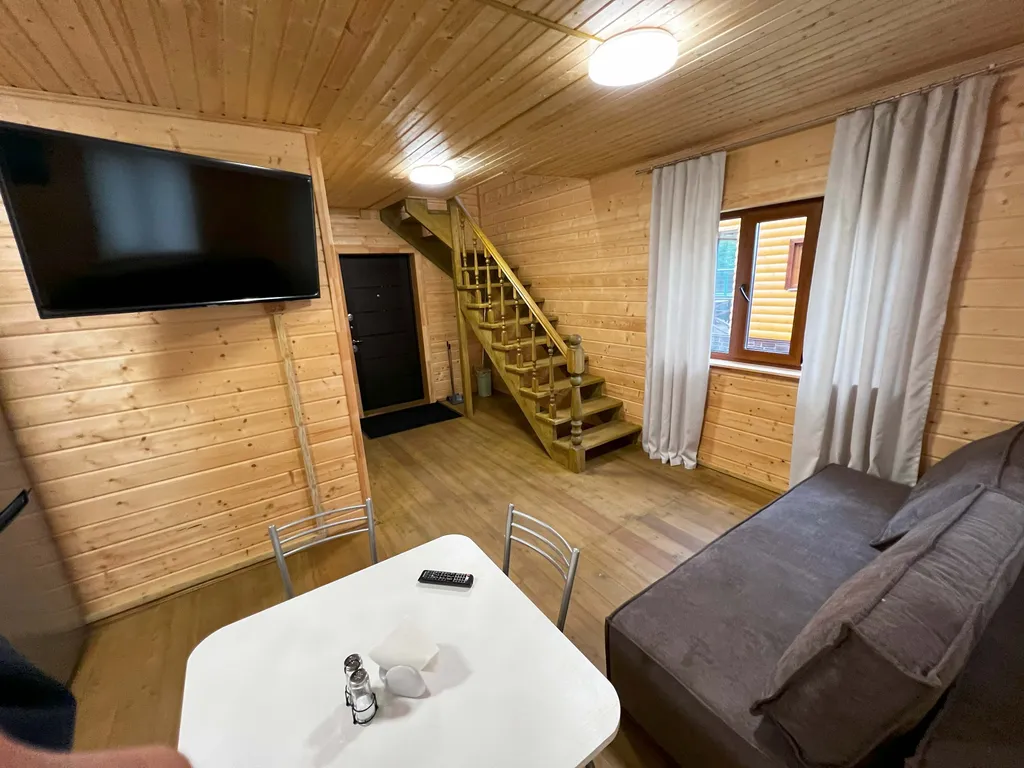 Коттедж 2-этажный у леса