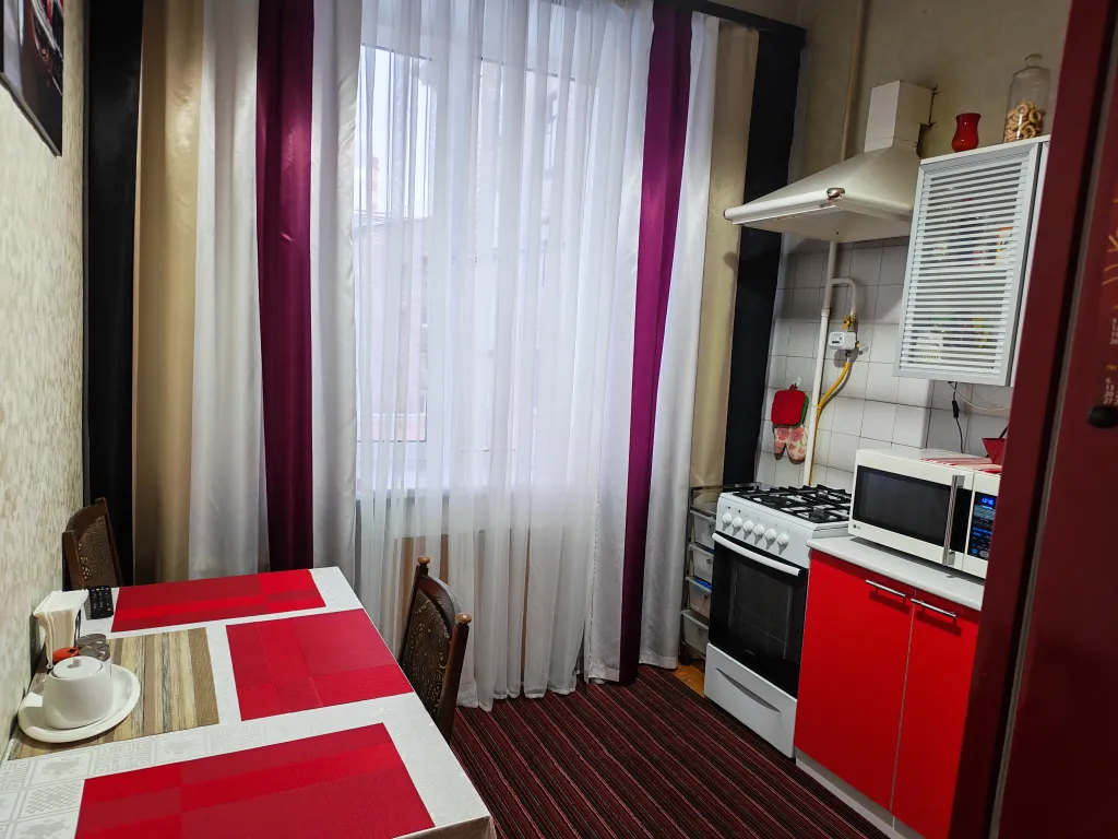 Уютная 2-х комнатная квартира с красивым видом на центральную площадь