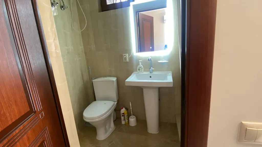 Квартира с отдельным входом и придомовой территорией