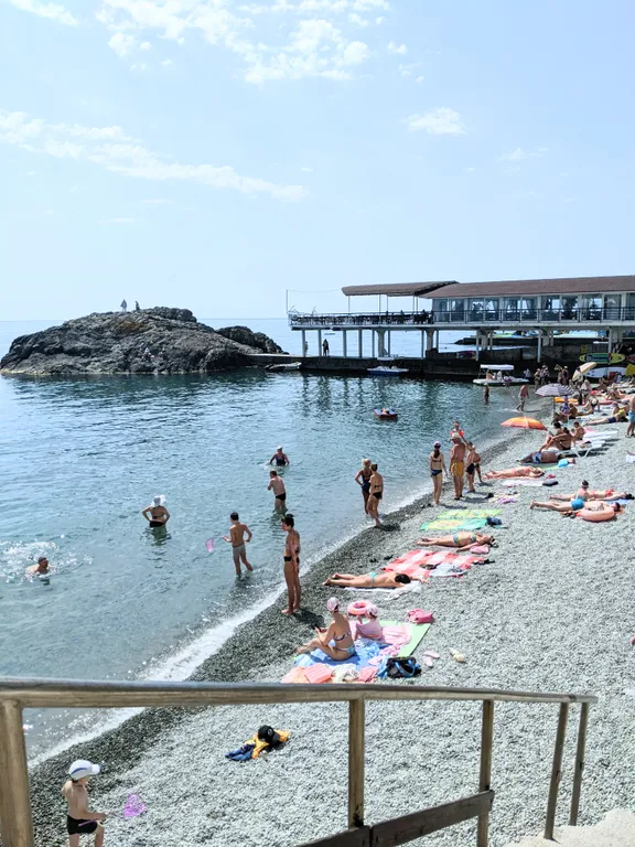 Семейный двухкомнатный номер с видом на море и большим балконом