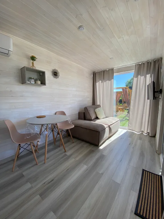 Домик в долине терм с видом на горы