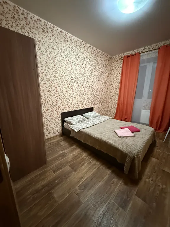 Комната с парковкой и местом для отдыха на улице