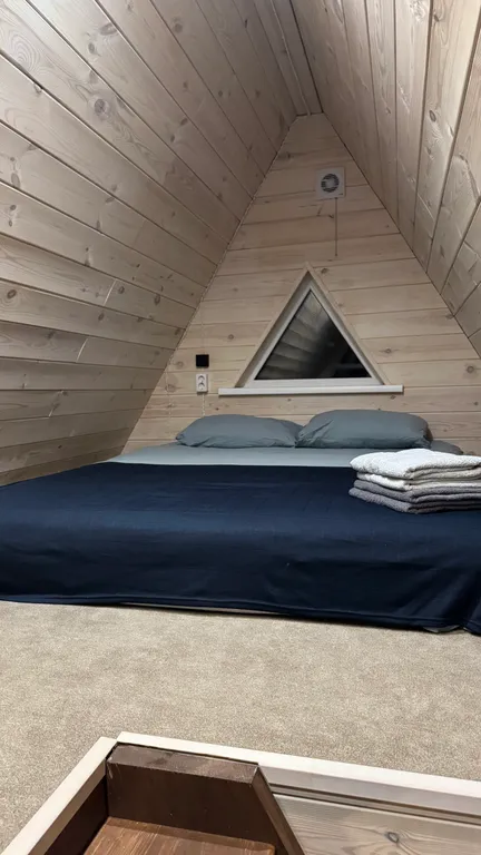 Дом на обрыве с чаном в терассе