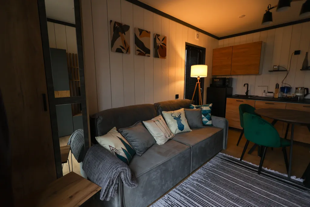 Коттедж Уютный глэмпинг для компании (6 отдельных домиков + территория) — Конаково