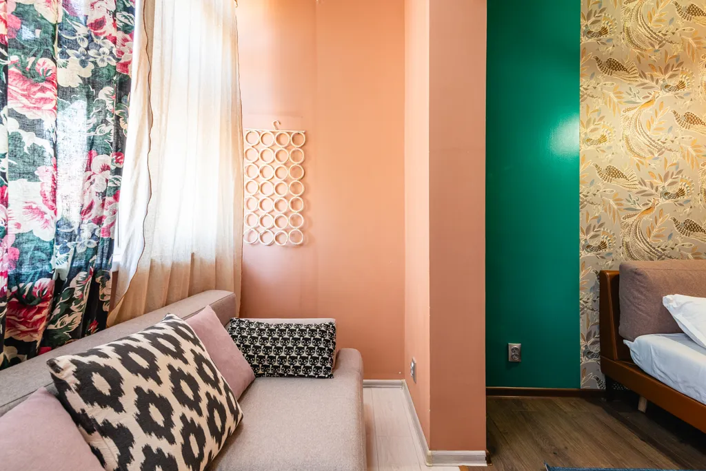 Атмосферная, яркая квартира в районе ТРЦ Мега