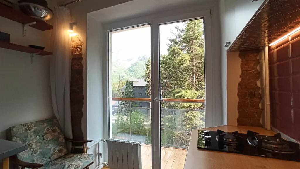 Светлая дизайнерская квартира с видом на горы и лес — аренда посуточно в Терскол