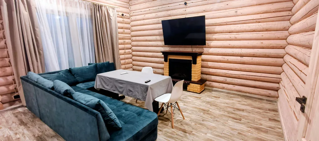 Срубовой дом на берегу волги