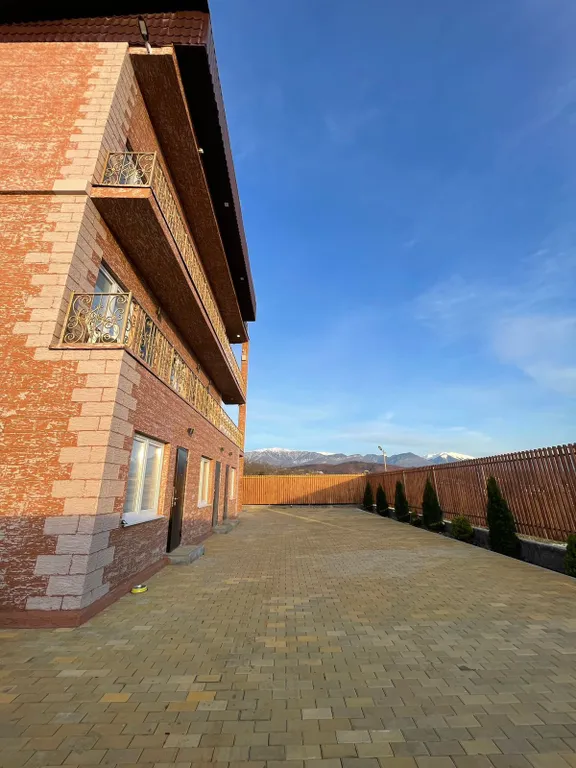 Студия в гостевом доме на 3 этаже с видом на море и горы