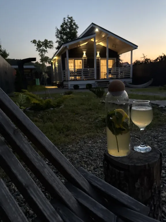 Новый дом с собственной территорией и видом на горы