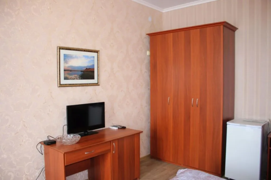 Трехместный номер с 3 отдельными кроватями и балконом