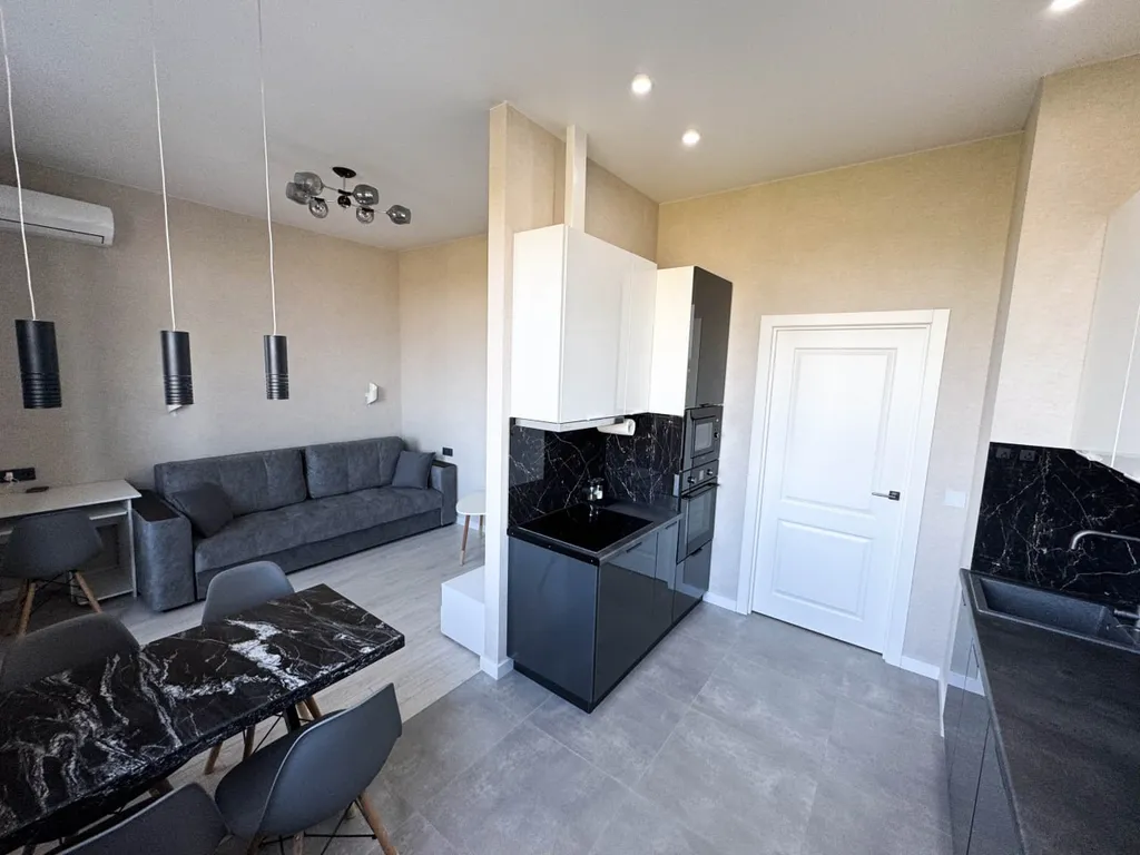 Просторная современная квартира для семьи