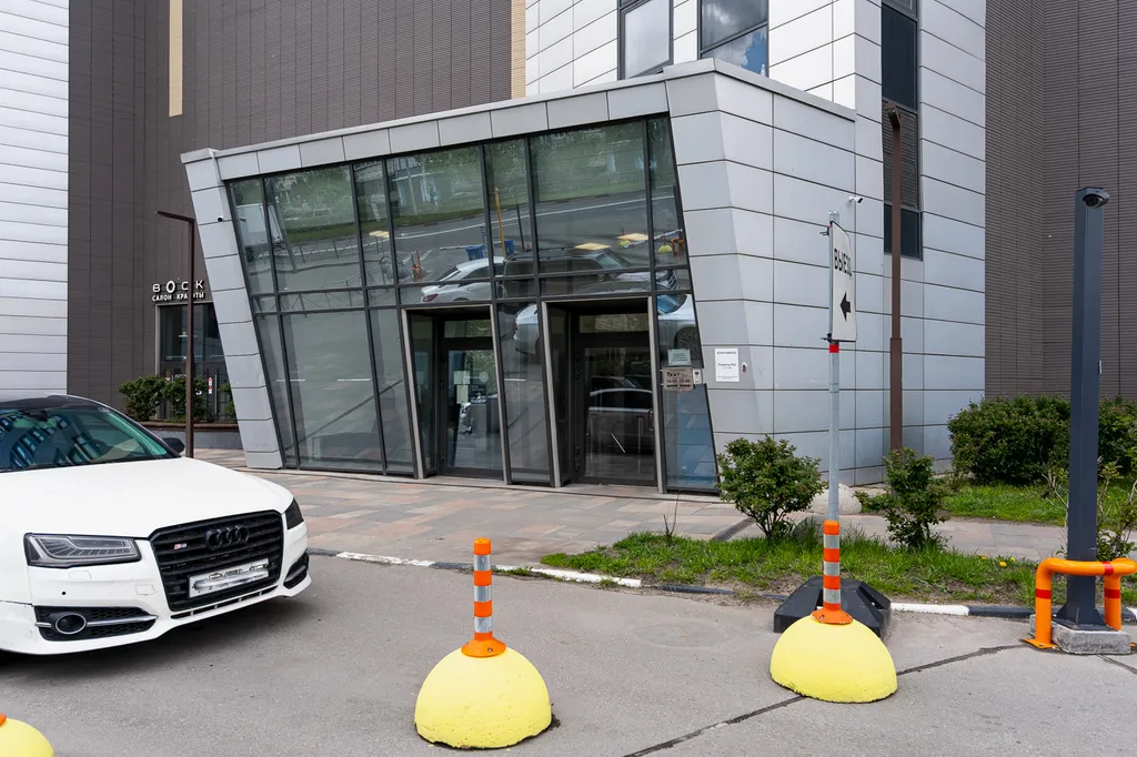 Евро девушка в Красном ките