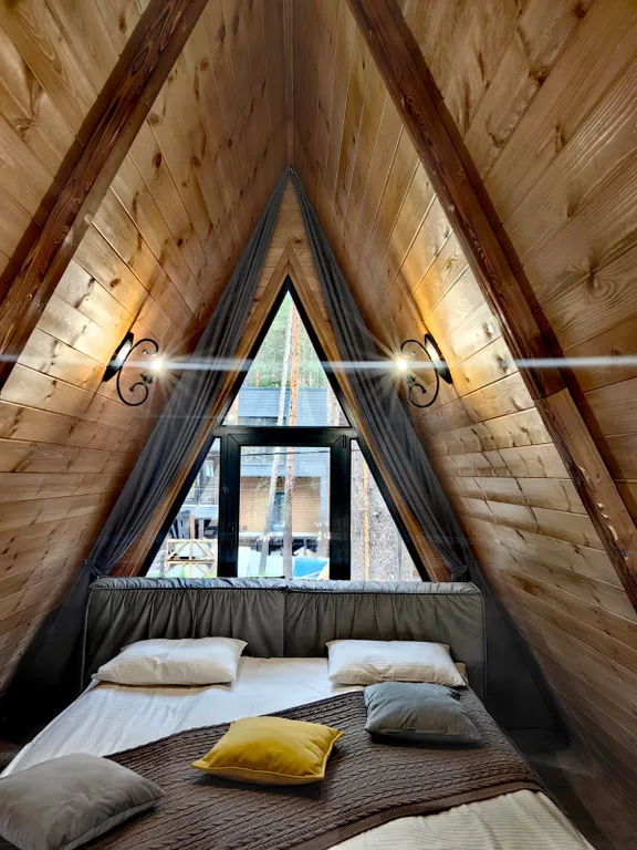 Уютный дом в сосновом бору с видом на горы