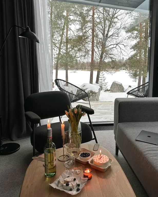 Загородный дом Helsinki с панорамными окнами на берегу реки Вуокса